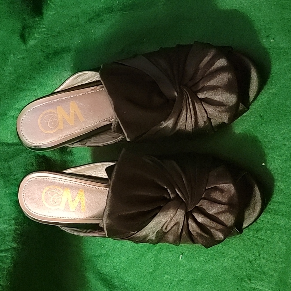 Satin peep toe 4" heel